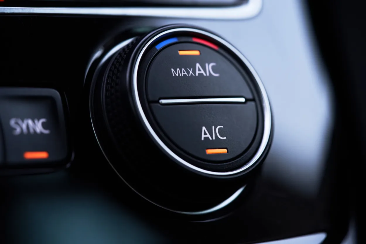 Ozonowanie klimatyzacji samochodowej - na czym polega?