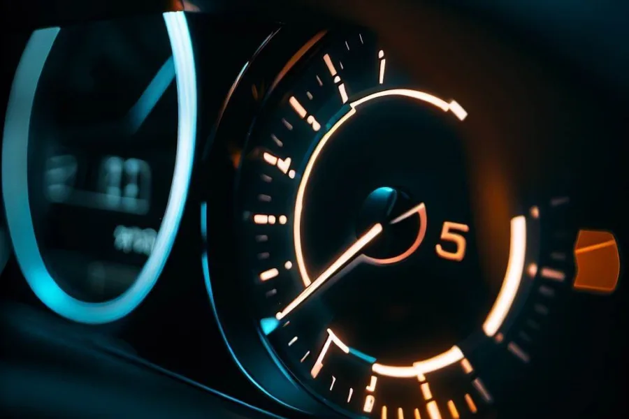 Jak ustawić zegarek w Audi A6 C6?
